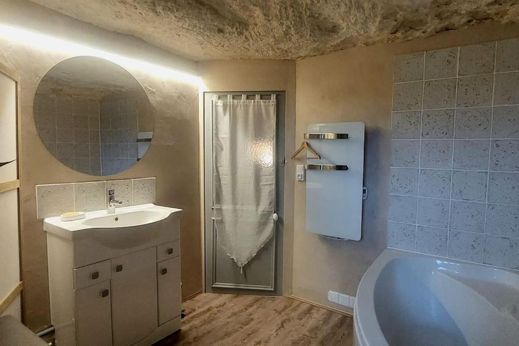 Troglo Entre Caves Et Chateaux มงต์ลุยส์-ซูร์-ลัวร์ ภายนอก รูปภาพ